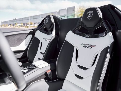 Used 2024 Lamborghini Huracan EVO AWD/4WD image 45