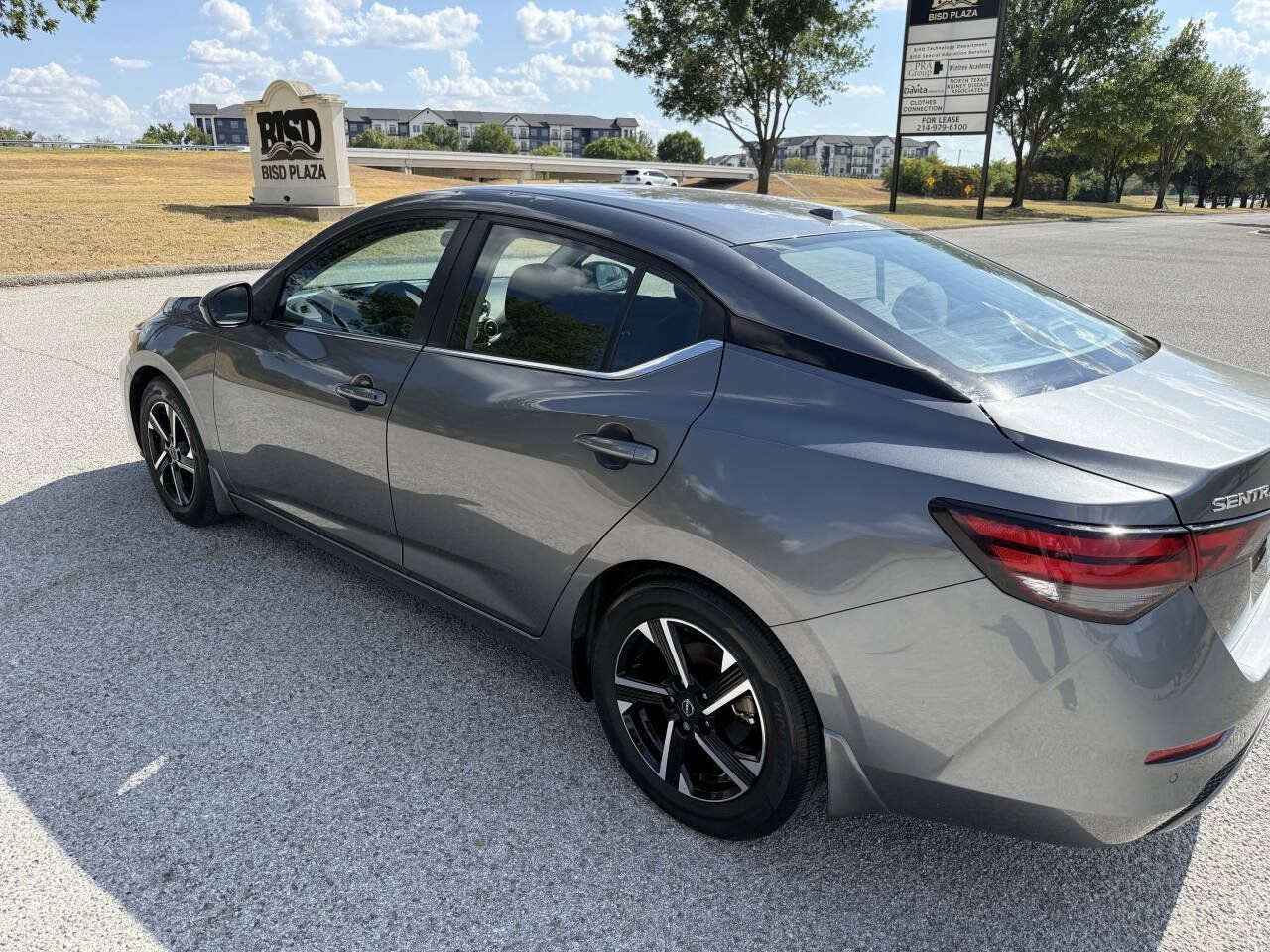 Used 2025 Nissan Sentra SV FWD image 8