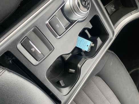 Used 2021 Ford Edge SE image 18