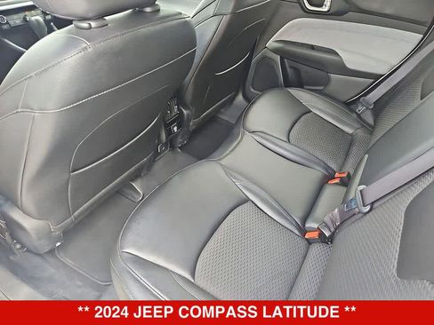 Used 2024 Jeep Compass Latitude AWD/4WD image 19