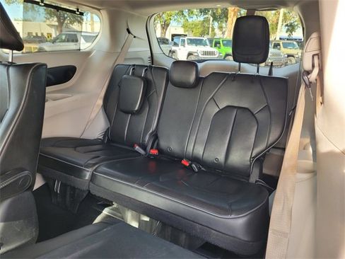 Certified 2020 Chrysler Pacifica Limited w/ Advanced Safetytec Group image 17