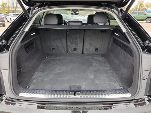 Certified 2023 Audi Q8 Premium image 28