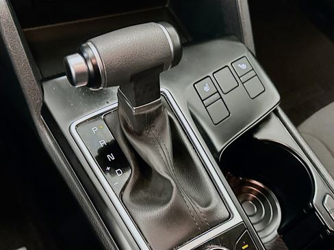 Used 2025 Kia Sportage LX image 24