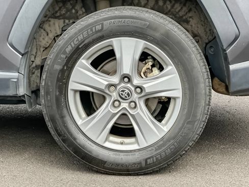 Used 2022 Toyota RAV4 LE AWD/4WD image 37