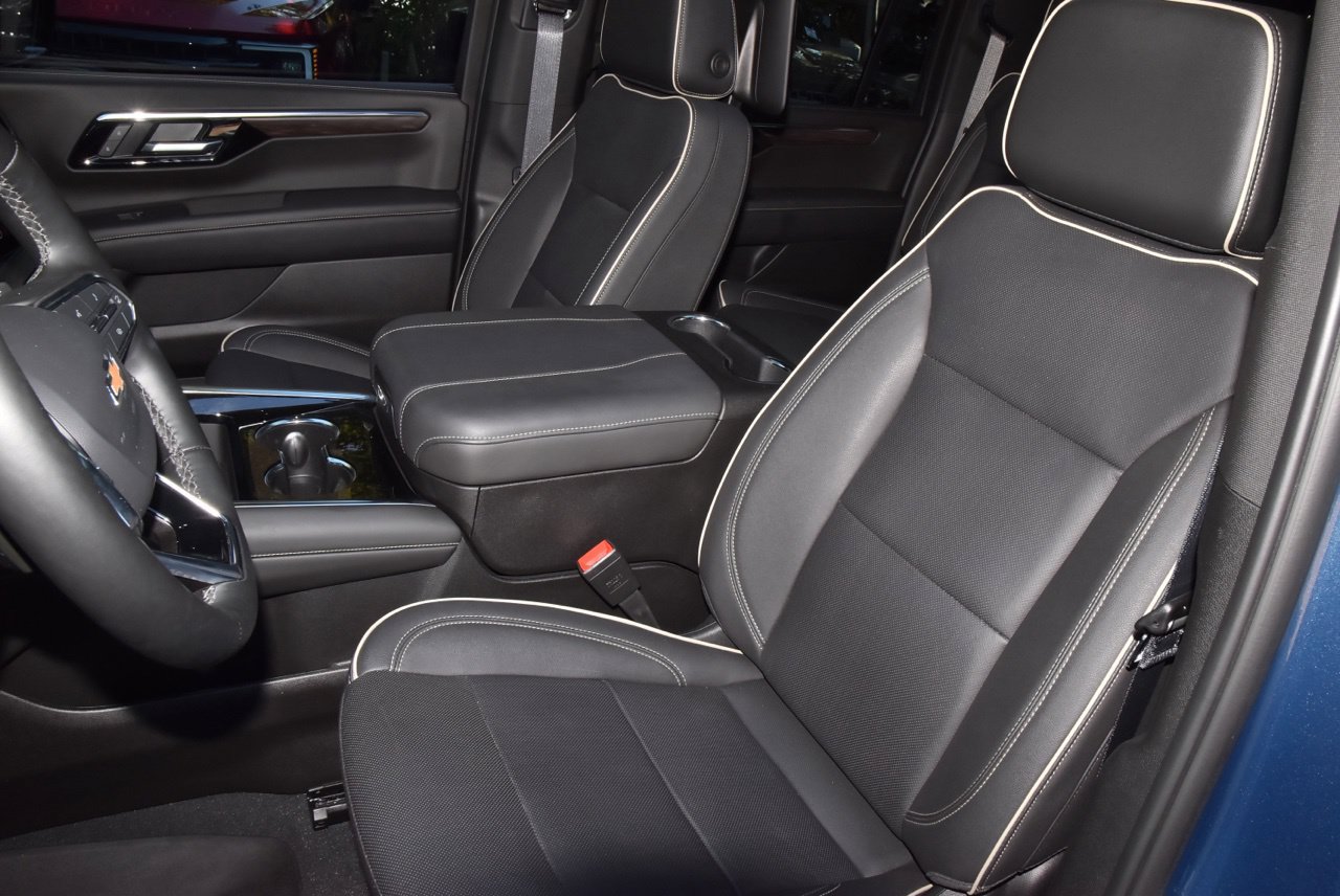 Used 2026 Chevrolet Suburban Premier RWD image 36