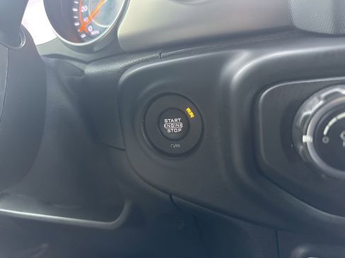 Used 2021 Jeep Wrangler Sport image 19