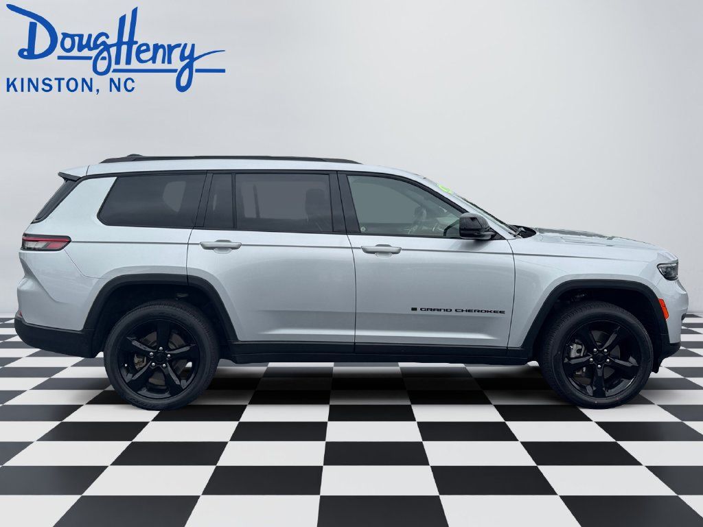Used 2024 Jeep Grand Cherokee L Altitude AWD/4WD image 6