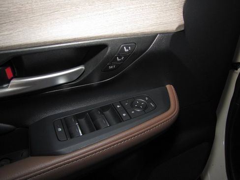 Used 2024 Toyota Grand Highlander Platinum image 12