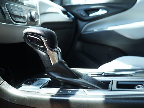 Used 2022 Chevrolet Equinox LS w/ LS Convenience Package image 52