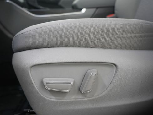 Used 2024 Toyota Highlander LE image 27