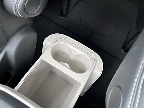 Used 2024 Chrysler Pacifica Touring-L image 25