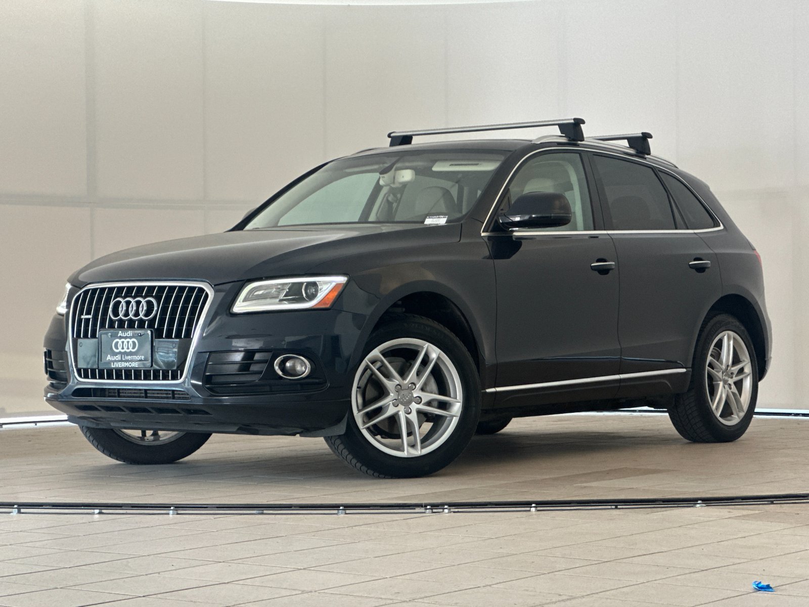 Used 2017 Audi Q5 2.0T Premium Plus w/ Technology Package AWD/4WD image 2