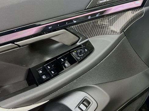 New 2026 BMW 550e xDrive w/ Executive Package image 21