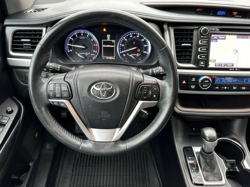 Used 2014 Toyota Highlander Limited image 16