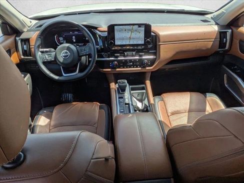 Used 2024 Nissan Pathfinder Platinum FWD image 18