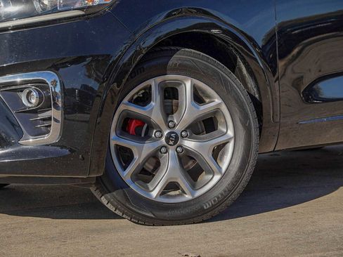 Used 2019 Kia Sorento SX image 2