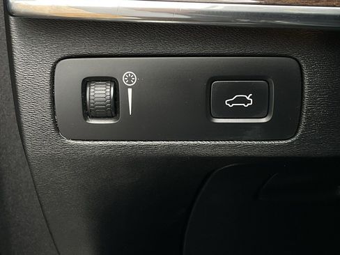 Used 2017 Volvo XC90 T6 Momentum w/ Vision Package image 29