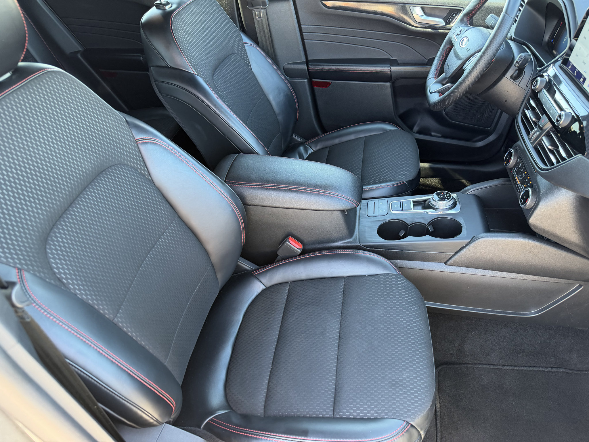 Used 2025 Ford Escape ST-Line Select AWD/4WD image 25
