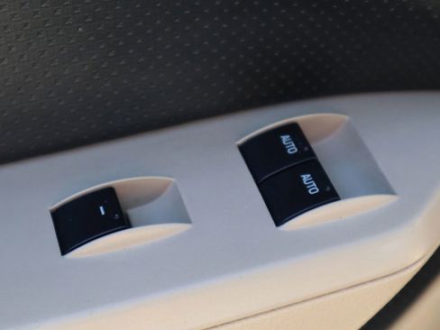 Used 2006 Ford Mustang Convertible image 21