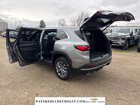 Used 2025 Buick Enclave Preferred w/ Power Package image 34