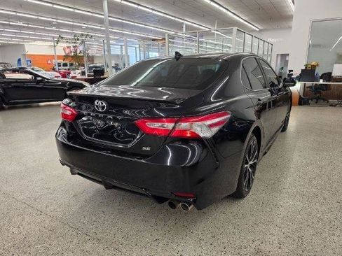 Used 2020 Toyota Camry SE FWD image 5