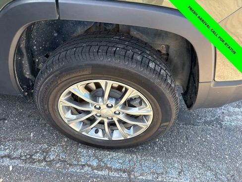 Used 2021 Jeep Cherokee Latitude Lux w/ Comfort/Convenience Group AWD/4WD image 9