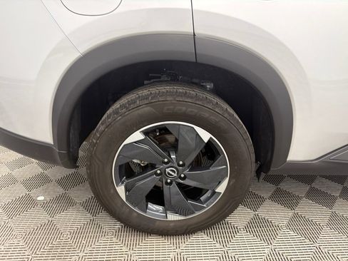 Used 2024 Nissan Rogue SV AWD/4WD image 18