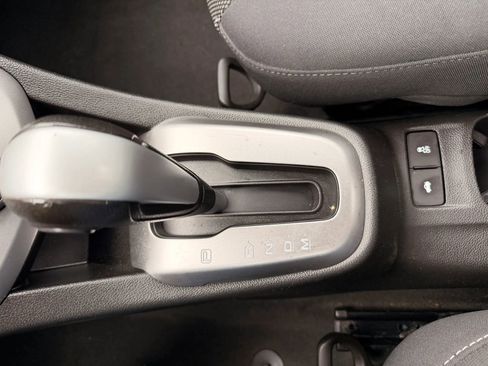 Used 2018 Chevrolet Sonic LT FWD image 38