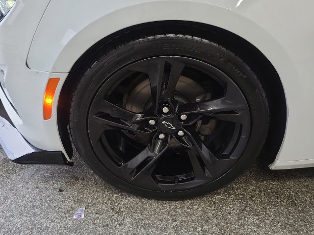 Used 2022 Chevrolet Camaro LT RWD image 4