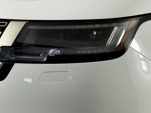 Used 2023 Land Rover Range Rover SE image 12