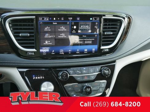 Used 2022 Chrysler Pacifica Limited AWD/4WD image 46