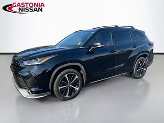 Used 2021 Toyota Highlander XSE video 3
