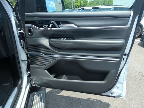Used 2024 Jeep Grand Wagoneer L Series II w/ Quick Order Packagew 28T AWD/4WD image 39