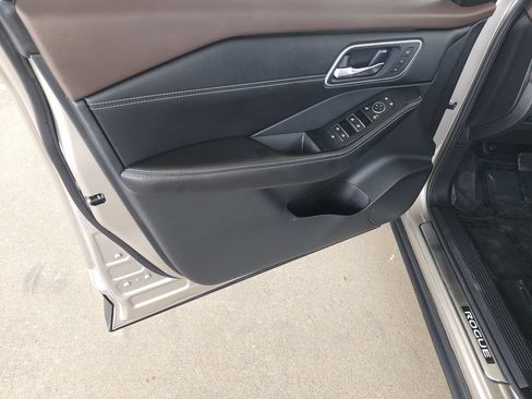 Used 2021 Nissan Rogue Platinum FWD image 31