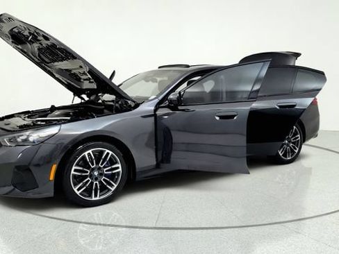 Used 2026 BMW 530i w/ M Sport Package RWD image 14