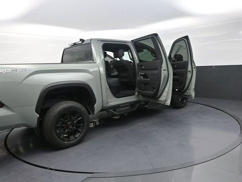 Used 2025 Toyota Tundra Limited w/ TRD Off-Road Package AWD/4WD image 44