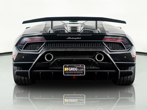 Used 2018 Lamborghini Huracan Performante image 12