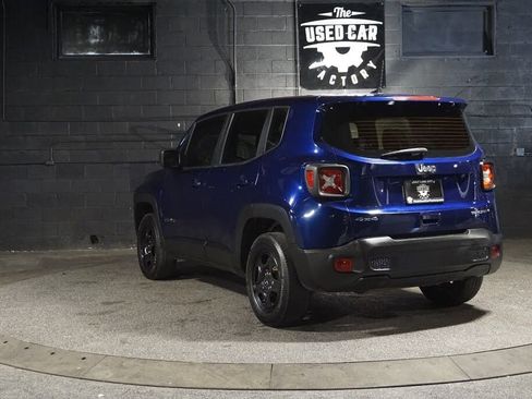 Used 2019 Jeep Renegade Sport w/ UConnect 7.0 Group AWD/4WD image 3