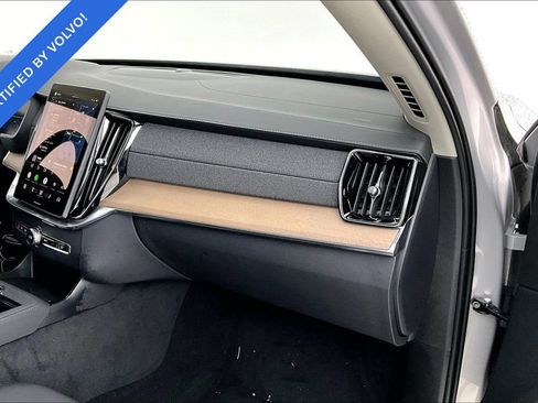 Used 2025 Volvo XC90 B6 Plus AWD/4WD image 19
