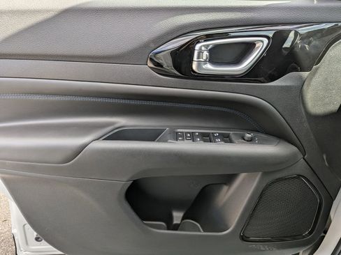 New 2026 Jeep Compass Limited image 14