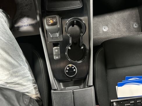 Used 2023 Nissan Rogue S image 40