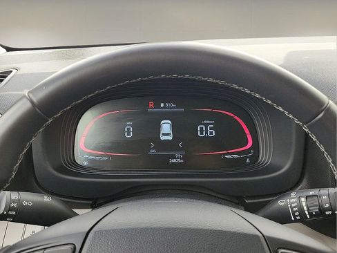 Used 2025 Hyundai Venue SEL FWD image 18