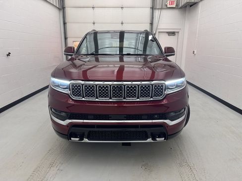 Used 2022 Jeep Grand Wagoneer Series III image 11