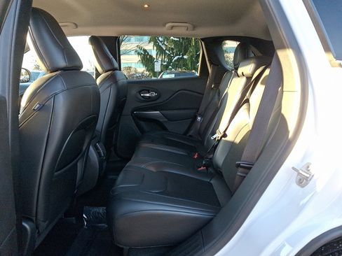 Used 2020 Jeep Cherokee Latitude Plus w/ Cold Weather Group image 10