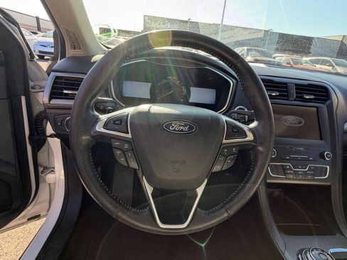 Used 2019 Ford Fusion SE w/ Equipment Group 151A FWD image 11