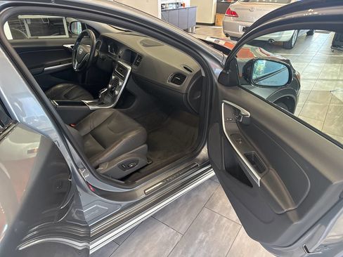 Used 2018 Volvo V60 T5 Cross Country Platinum image 19