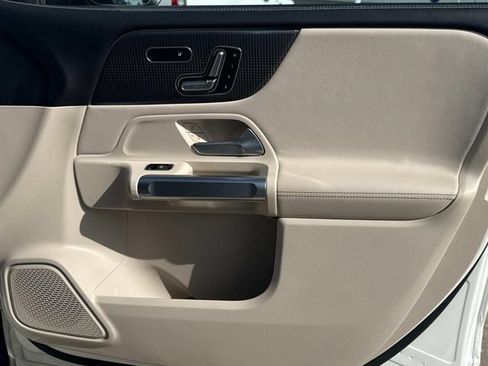 Used 2021 Mercedes-Benz GLB 250 image 18