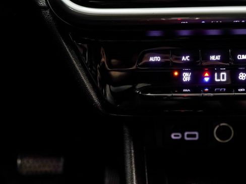 Used 2023 Chevrolet Bolt EUV LT image 23