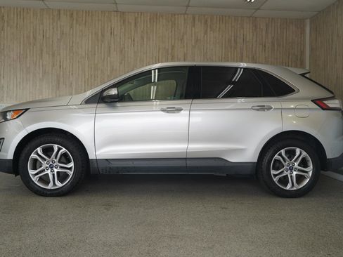 Used 2018 Ford Edge Titanium w/ Equipment Group 301A FWD image 5