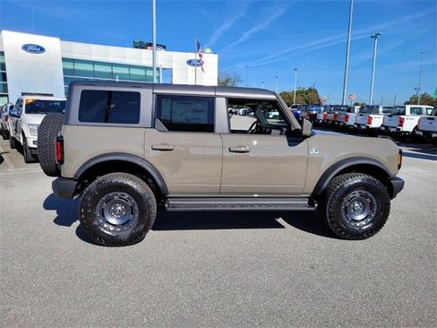 New 2025 Ford Bronco Outer Banks w/ Sasquatch Package image 11